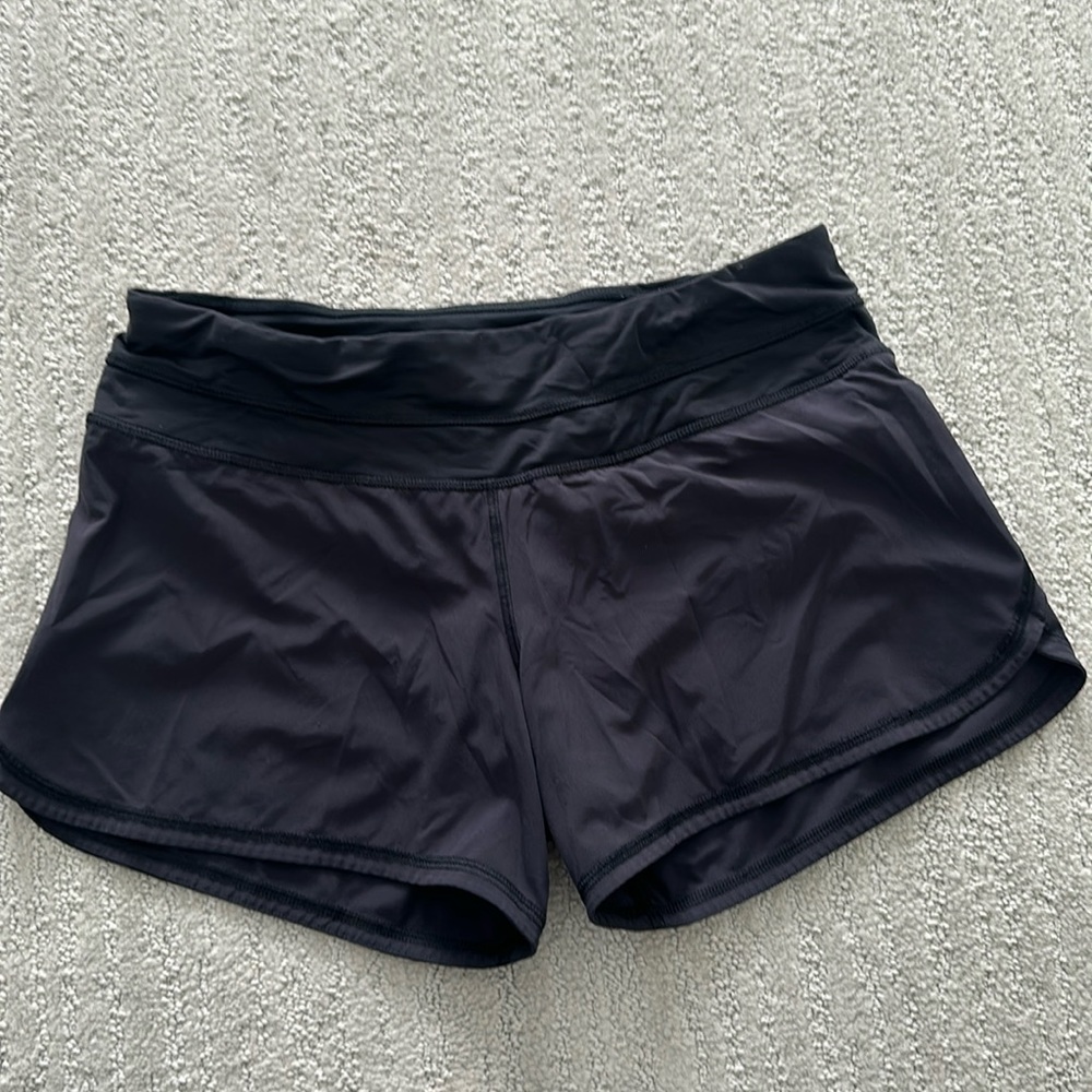 Lululemon speed up shorts. Mid rise size 6 in black. 4in inseam.